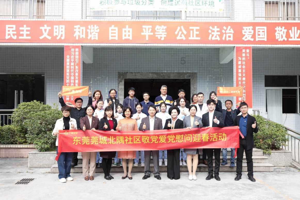 两个小朋友打乒乓球时至少需要1个乒乓球8个小朋友同时单打需要几个乒乓球?-智能问答网页